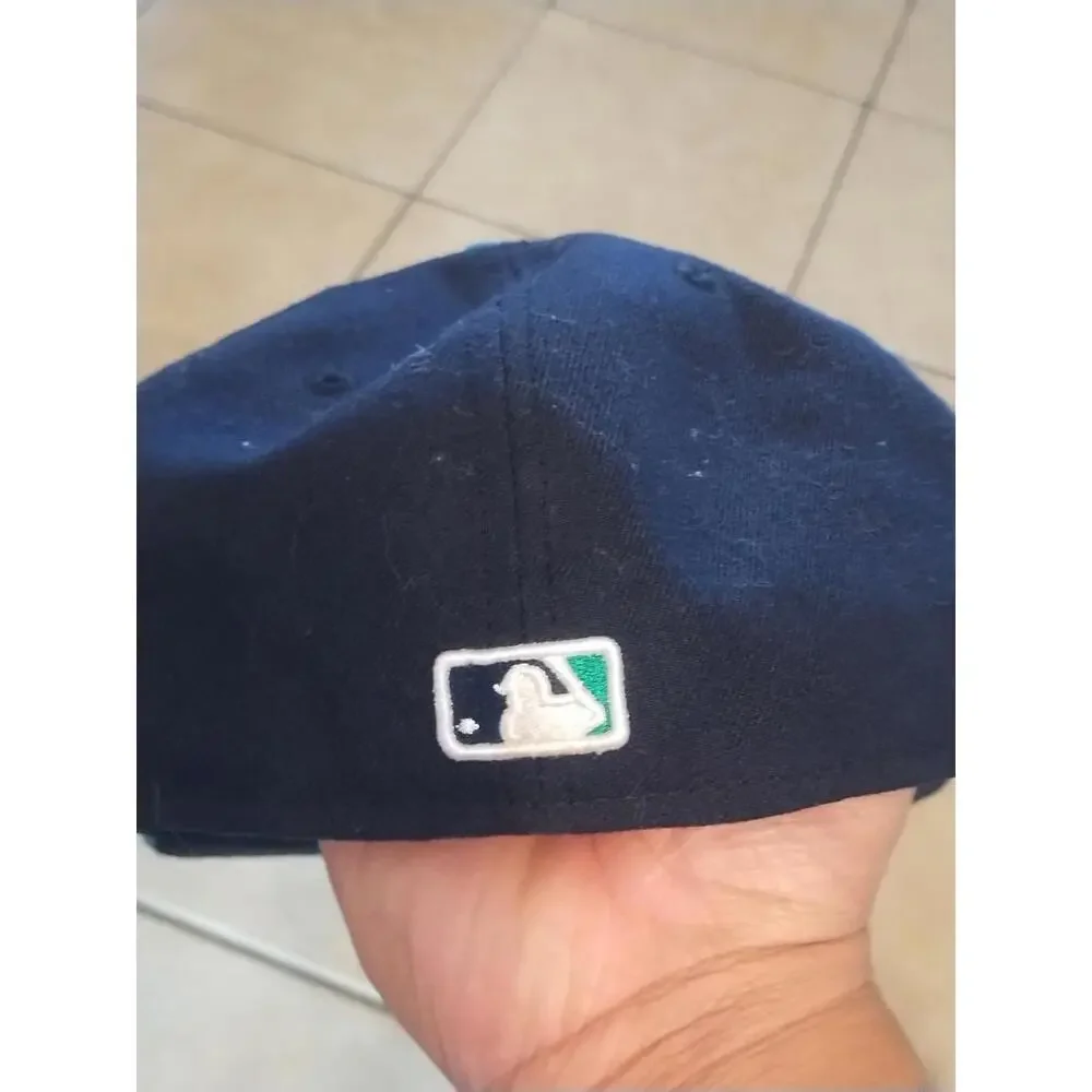 Seattle Mariners New era fitted hat size 7 and 1/2
